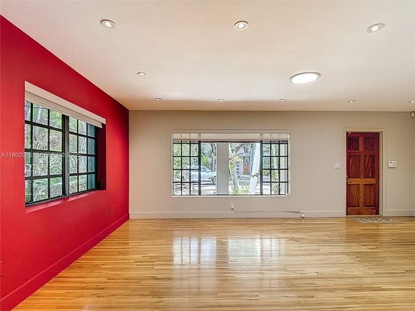 2810 Crystal Court, Miami FL 33133