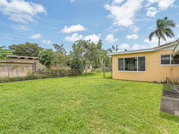 202 SW 53 Ave, Plantation FL 33317