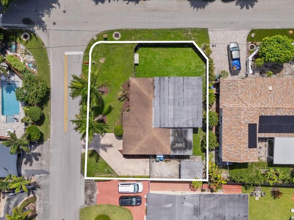 1498 NE 39th St, Oakland Park FL 33334