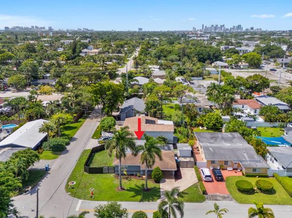 1498 NE 39th St, Oakland Park FL 33334