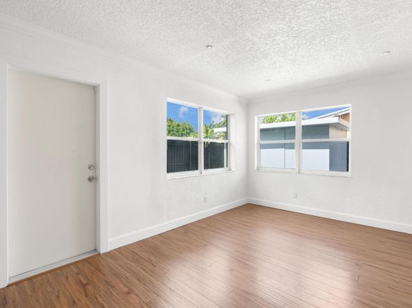 1498 NE 39th St, Oakland Park FL 33334