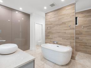 1498 NE 39th St, Oakland Park FL 33334