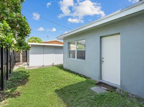 1498 NE 39th St, Oakland Park FL 33334