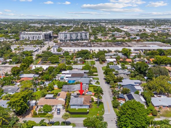 1498 NE 39th St, Oakland Park FL 33334