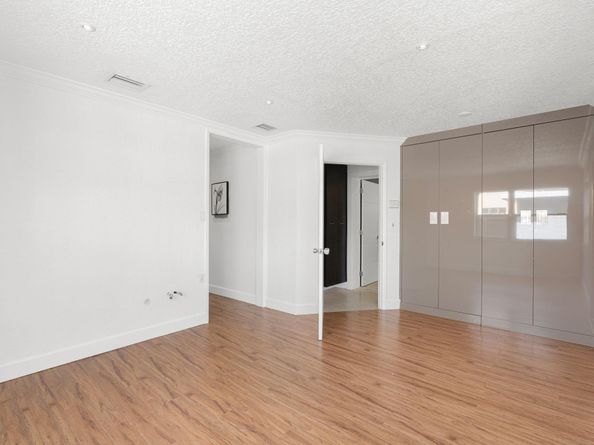 1498 NE 39th St, Oakland Park FL 33334