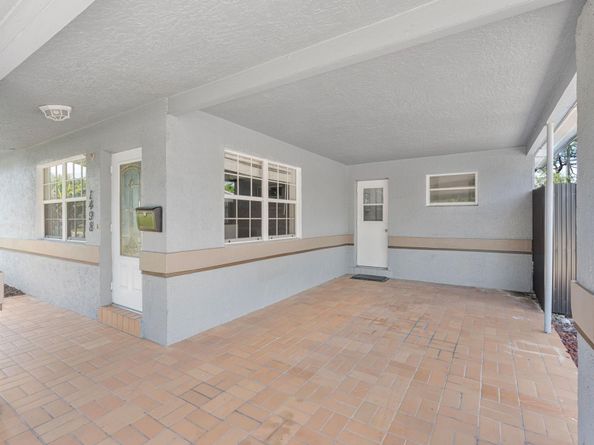 1498 NE 39th St, Oakland Park FL 33334