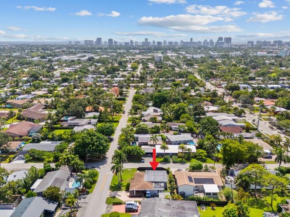 1498 NE 39th St, Oakland Park FL 33334