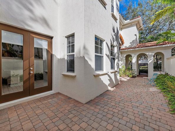 885 Taft Court, Palm Beach Gardens FL 33418