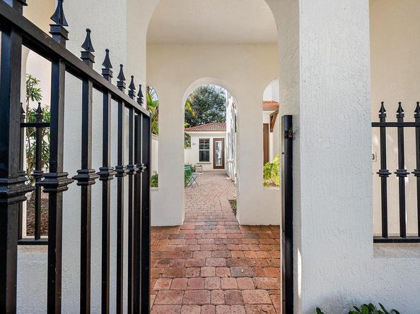 885 Taft Court, Palm Beach Gardens FL 33418