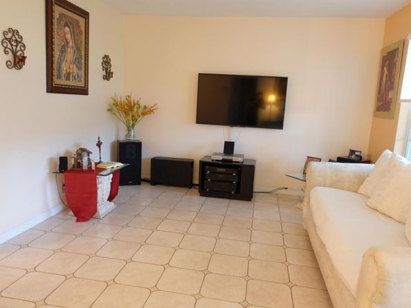 810 N Golf Drive, Hollywood FL 33021
