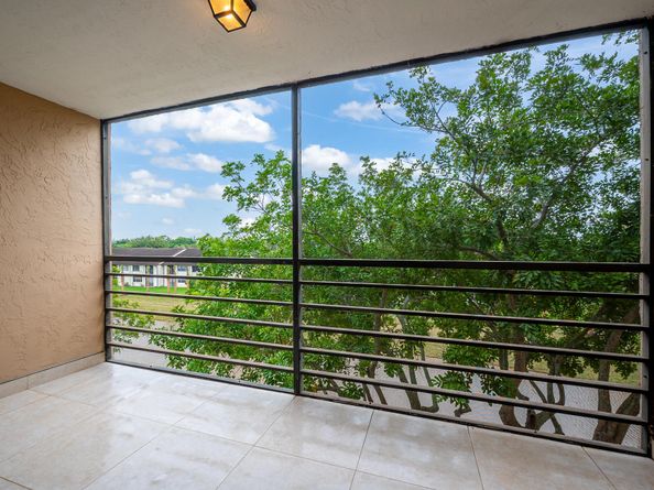 7770 Tahiti Lane 405, Lake Worth FL 33467