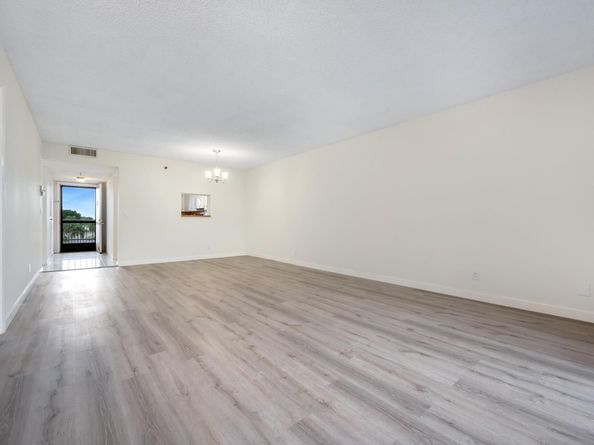 7770 Tahiti Lane 405, Lake Worth FL 33467