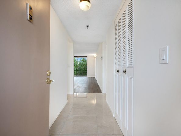 7770 Tahiti Lane 405, Lake Worth FL 33467