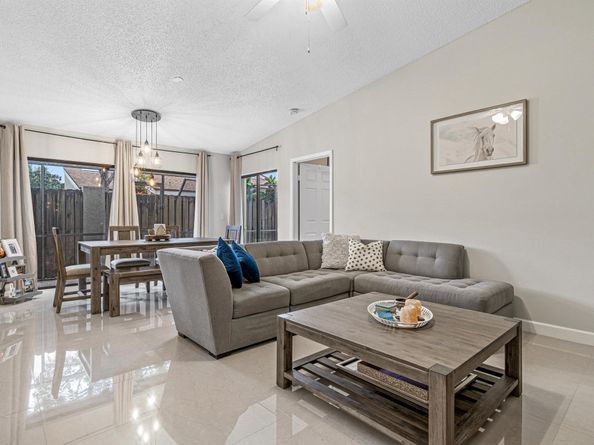 241 Meadows Drive 241, Boynton Beach FL 33436