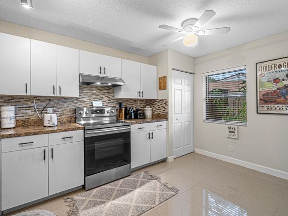 241 Meadows Drive 241, Boynton Beach FL 33436