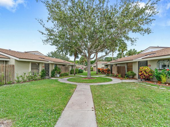 241 Meadows Drive 241, Boynton Beach FL 33436
