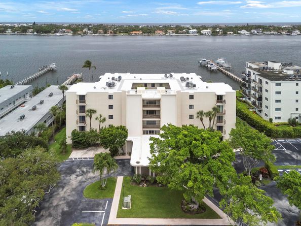 1202 S Lake Drive 105, Lantana FL 33462