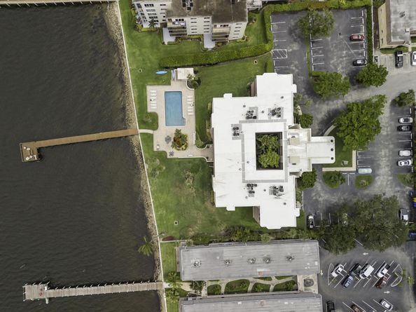 1202 S Lake Drive 105, Lantana FL 33462