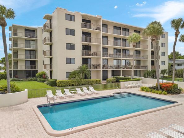 1202 S Lake Drive 105, Lantana FL 33462