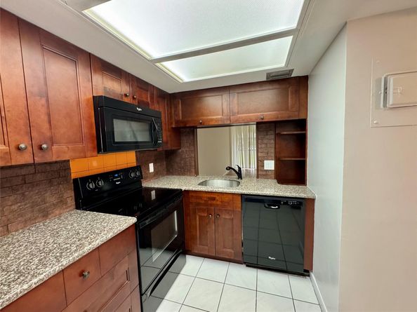 116 Royal Park Dr 1D, Oakland Park FL 33309