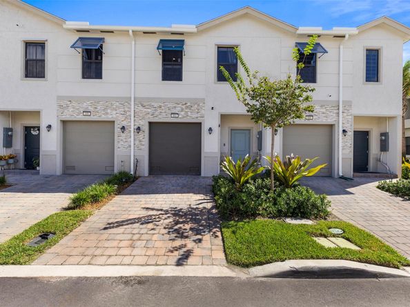 884 NW 3rd Ter, Pompano Beach FL 33060