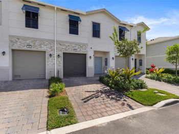 884 NW 3rd Ter