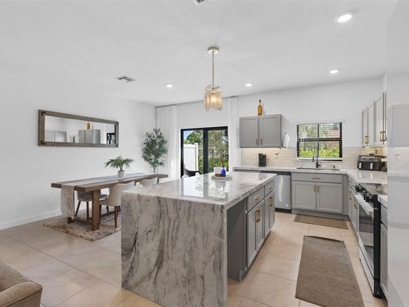 884 NW 3rd Ter, Pompano Beach FL 33060
