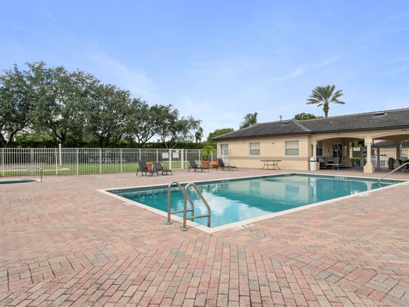 2060 Greenview Shores Boulevard 323, Wellington FL 33414