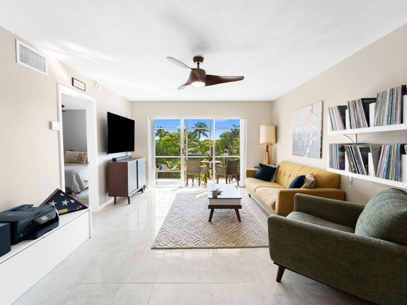 3000 NE 16th Ave 312, Oakland Park FL 33334