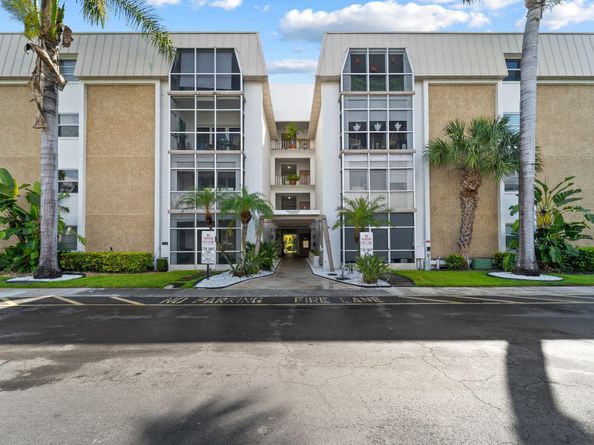 3000 NE 16th Ave 312, Oakland Park FL 33334