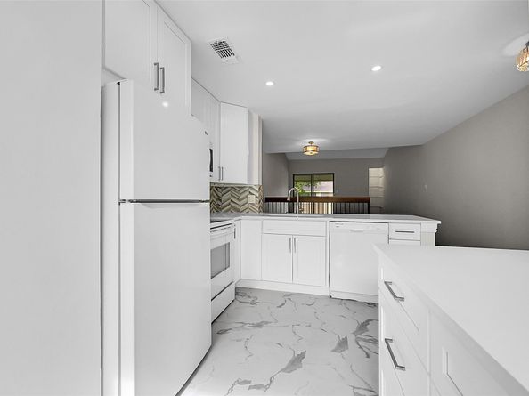 2578 Riverside Dr 421, Coral Springs FL 33065