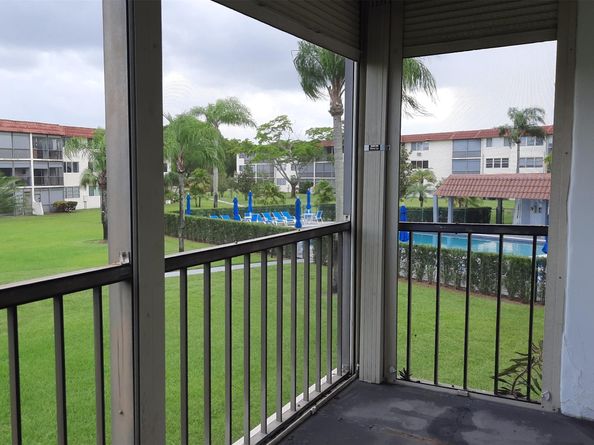9420 S Hollybrook Lake Dr 201, Pembroke Pines FL 33025