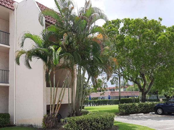 9420 S Hollybrook Lake Dr 201, Pembroke Pines FL 33025