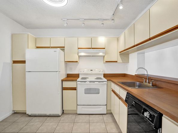 3011 Holiday Springs Boulevard 206, Margate FL 33063