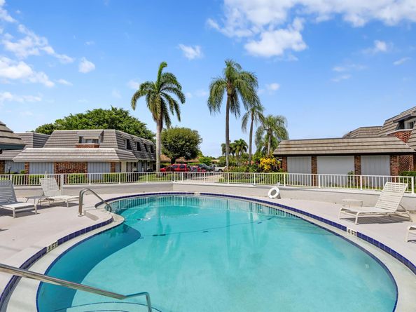 419 Pine Tree Court 21, Atlantis FL 33462