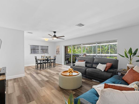 419 Pine Tree Court 21, Atlantis FL 33462