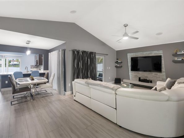 910 SW 99th Ave, Pembroke Pines FL 33025