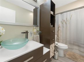 910 SW 99th Ave, Pembroke Pines FL 33025