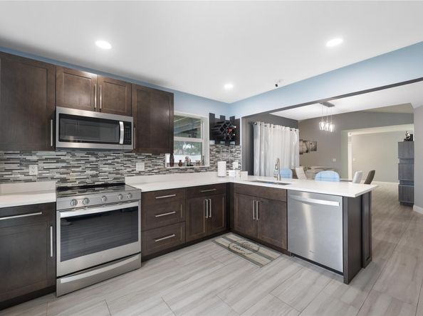 910 SW 99th Ave, Pembroke Pines FL 33025