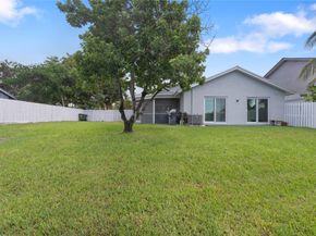 910 SW 99th Ave, Pembroke Pines FL 33025