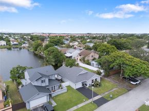 910 SW 99th Ave, Pembroke Pines FL 33025