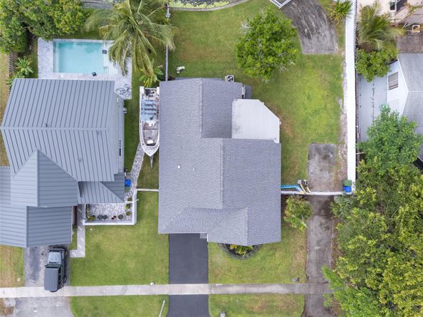 910 SW 99th Ave, Pembroke Pines FL 33025