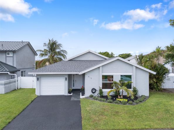 910 SW 99th Ave, Pembroke Pines FL 33025