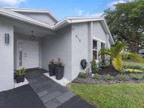 910 SW 99th Ave, Pembroke Pines FL 33025