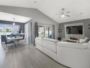 910 SW 99th Ave, Pembroke Pines FL 33025