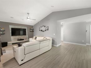 910 SW 99th Ave, Pembroke Pines FL 33025