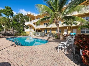 815 Middle River Dr