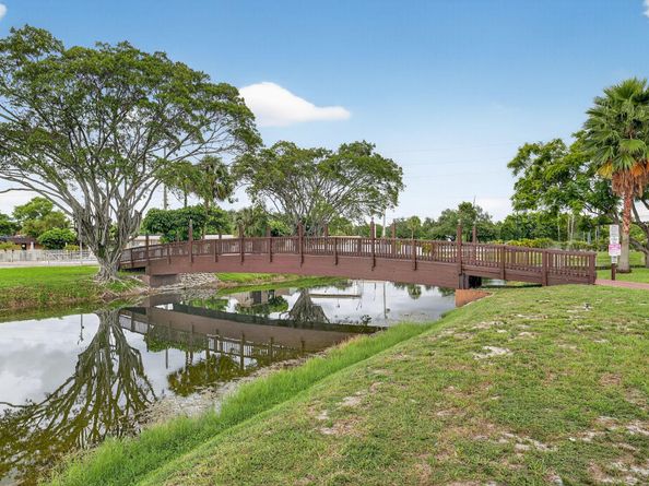 3051 NW 46th Ave 405, Lauderdale Lakes FL 33313