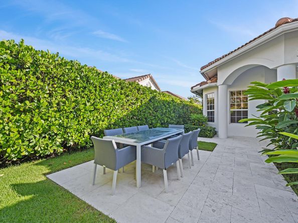 2940 Twin Oaks Way, Wellington FL 33414