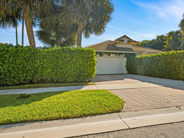 2940 Twin Oaks Way, Wellington FL 33414